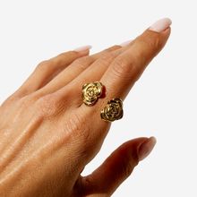 Product image of ტიტანის მოოქროვილი ბეჭედი ვარდებით