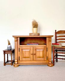 Product image of Collector Tbilisi წიფლის ხის TV სადგამი (რესტავრირებული)