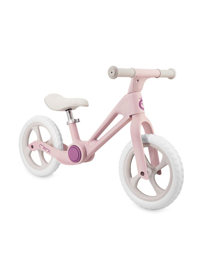 momi-noru-dasaketsi-balansis-velosipedi