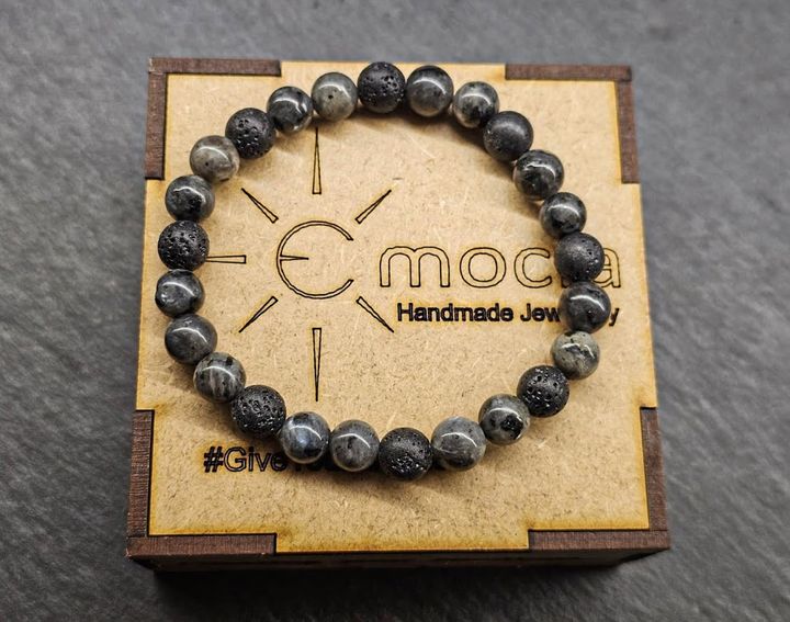 katsis-samajuri-naturaluri-qvebit-labradoriti-photo-2