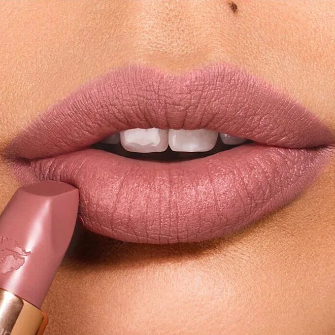 charlotte-tilbury-matte-revolution-hydrating-lipstick-very-victoria-tuchsatskhi-photo-2