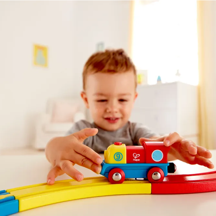 hape-satamasho-manqana-brave-little-engine-photo-2