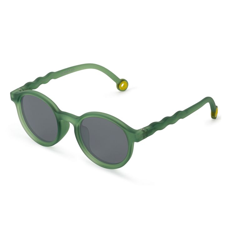 olivio-co-bavshvis-mzis-satvale