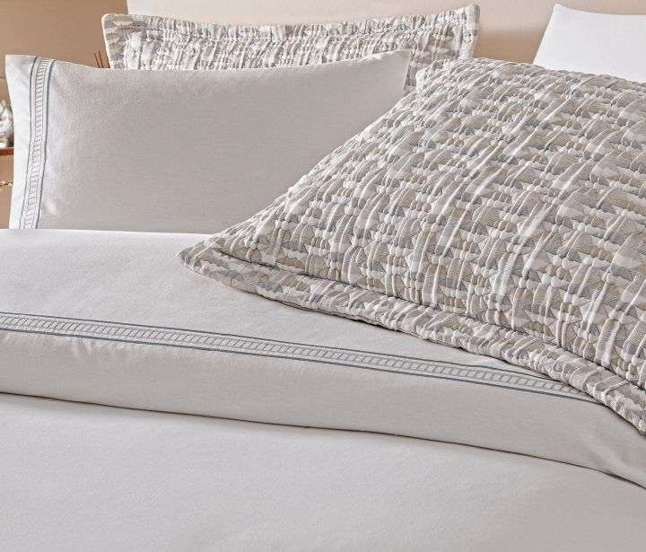 puffy-tinsley-200x220-orsatsoliani-tetreulis-nakrebi-photo-3