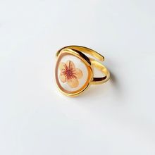 Product image of ოქროსფერი ბეჭედი სტაფილოსფერი ყვავილით