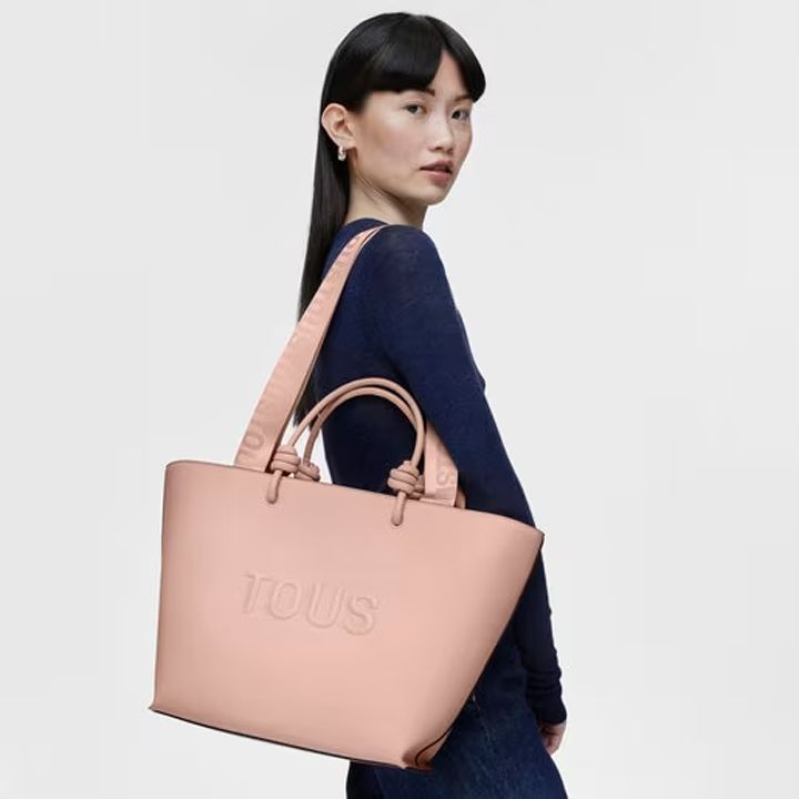 tous-handbag-395910459-qalis-khelchanta-photo-4