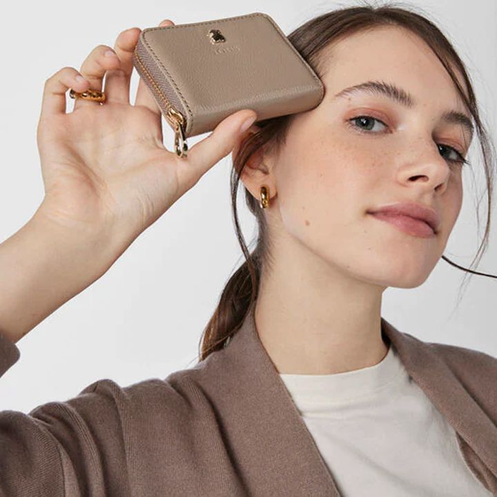 tous-wallet-995970521-qalis-safule-photo-4