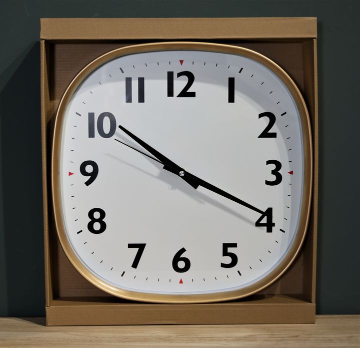 saati---33-sm-iani--masala-plastmasi-klasikuri-tsiferblatit