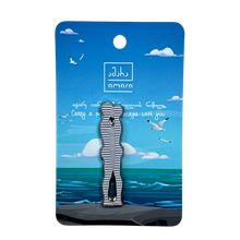 Product image of ალი და ნინოს ქანდაკების ემალის პინი