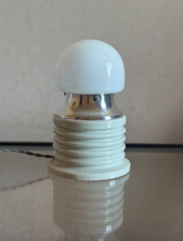glass-globe-lamp-photo-2