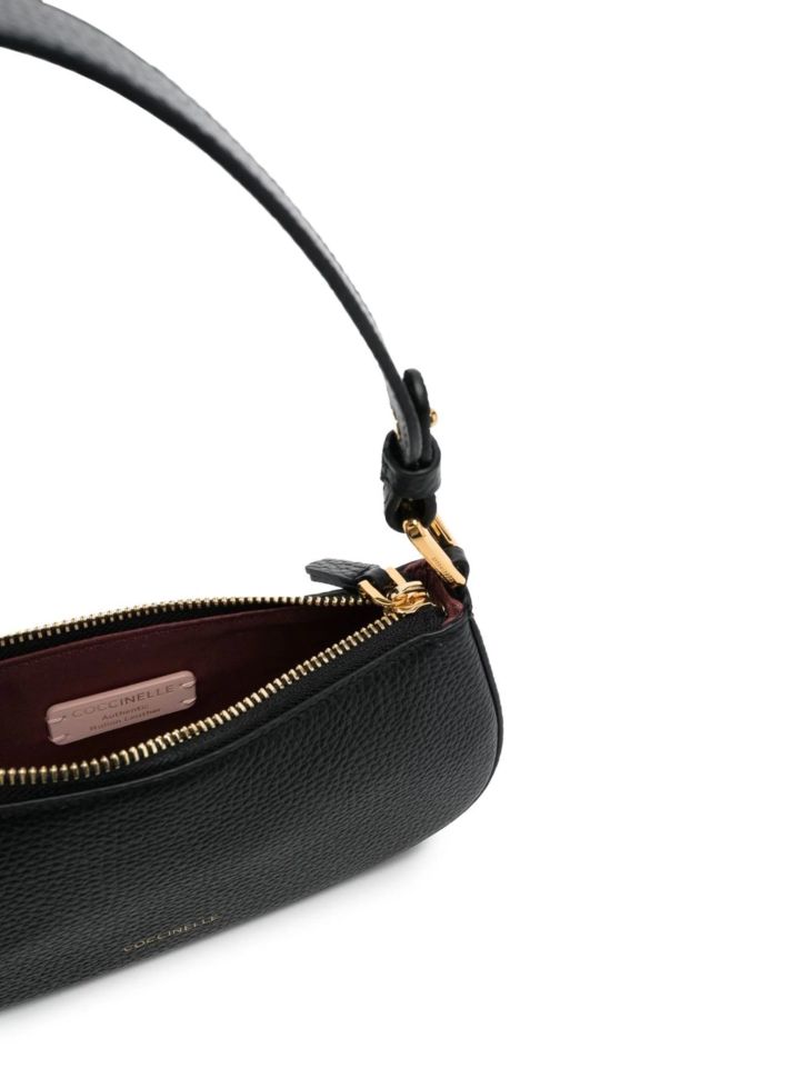 coccinelle-merveille-shoulder-bag-grained-leather-noir-qali-chanta-photo-2