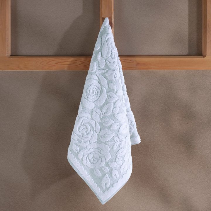 manamo-rose-sakhis-pirsakhotsi