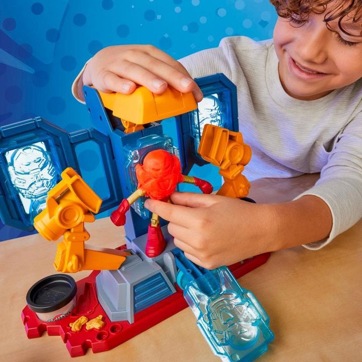iron-man-is-plastelini-play-doh-marvel-iron-man-armor-maker-lab-playset-with-iron-man-action-figure-photo-2
