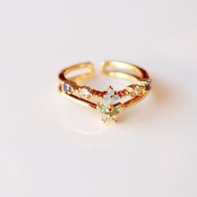 Product image of ოქროსფერი ბეჭედი პეპლით და თვლებით